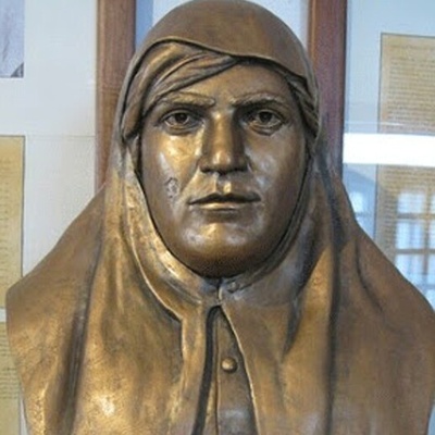 A look at the Tabrizi heroine who, during a time of famine, used her strong hands to stop thieves from taking people's possessions!