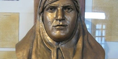 A look at the Tabrizi heroine who, during a time of famine, used her strong hands to stop thieves from taking people's possessions!