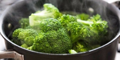 The Secret to Keeping Green Vegetables Bright After Cooking