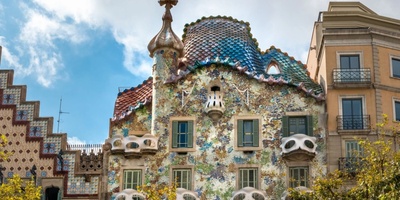 Casa Batlló: Barcelona’s Breathtaking Bone-Shaped House with Extraordinary Architecture