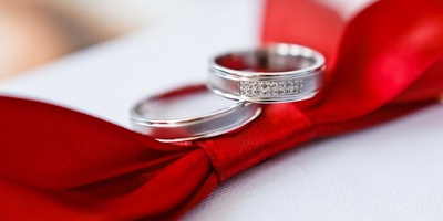Simultaneous Marriage of Twin Sisters to One Man!