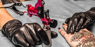 Father Tattoos His Daughter’s Name 667 Times: Strange Photo and the Reason Behind It