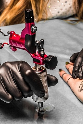 Father Tattoos His Daughter’s Name 667 Times: Strange Photo and the Reason Behind It