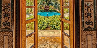 A Delightful Journey to Isfahan’s Most Stunning House: Qajar Architecture, Exquisite Paintings & Timeless Art – A True Masterpiece 👌