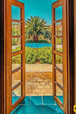 A Delightful Journey to Isfahan’s Most Stunning House: Qajar Architecture, Exquisite Paintings & Timeless Art – A True Masterpiece 👌
