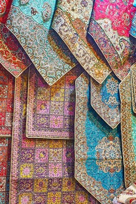 [VIDEO] Unraveling Termeh: The Luxurious Handwoven Textile of Iran