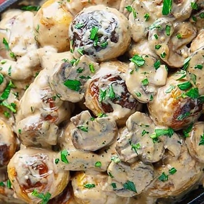 Creamy Mushroom Alfredo Potatoes: An Easy and Delicious Recipe