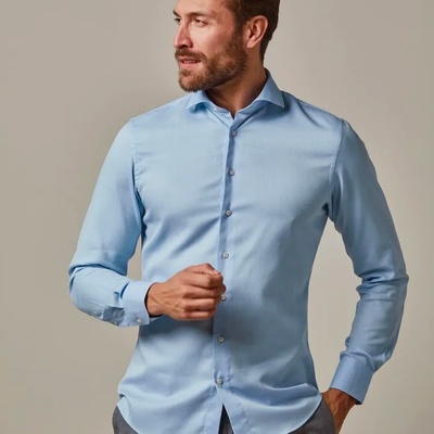 Why Are Most Men’s Shirt Buttons on the Right?