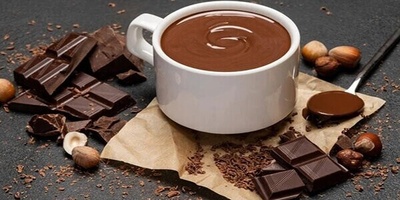 How to Make Rich, Homemade Hot Chocolate Like a Café, on a Budget