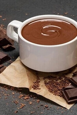 How to Make Rich, Homemade Hot Chocolate Like a Café, on a Budget