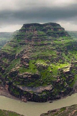 Introducing the stunning Khazineh Valley in Lorestan