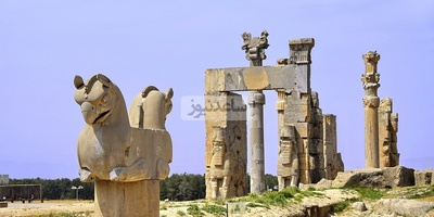 A Glimpse at the Majestic Moment of the 2,500-Year-Old Persepolis Guardian’s Discovery: What Was This Stone Giant Doing Beneath Darius’s Palace? (Unseen Photo from 1931)