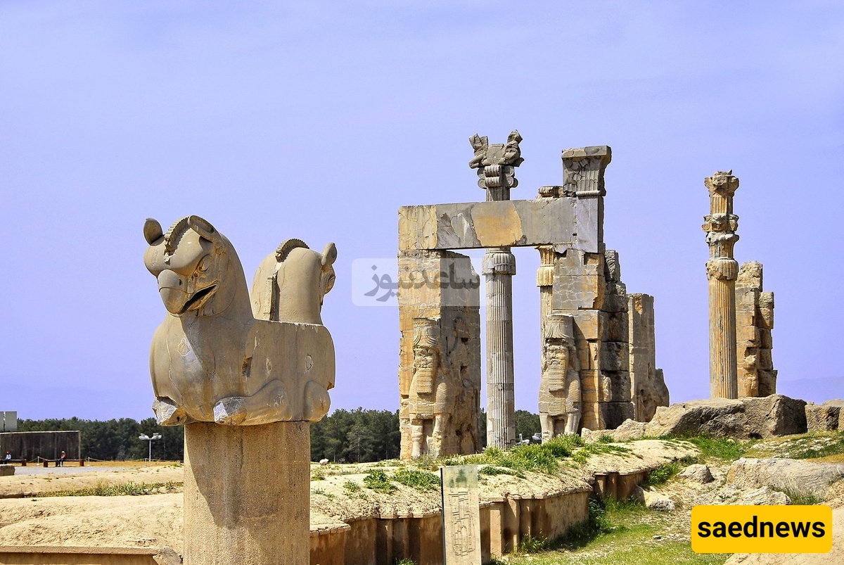 A Glimpse at the Majestic Moment of the 2,500-Year-Old Persepolis Guardian’s Discovery: What Was This Stone Giant Doing Beneath Darius’s Palace? (Unseen Photo from 1931)