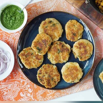 Crispy Indian Aloo Tikki Burger – A Flavor-Packed Potato Sandwich Straight from the Streets of India!