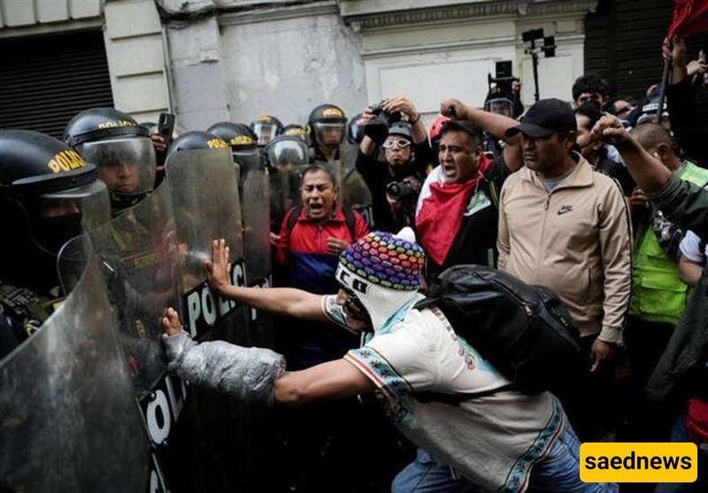 Peru Erupts: Anti-Government Protesters Clash Fiercely with Police