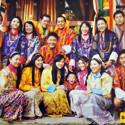 This Man’s Bizarre Simultaneous Marriage to Four Sisters — and How They Became Rival Co-Wives! + Photos