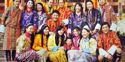 This Man’s Bizarre Simultaneous Marriage to Four Sisters — and How They Became Rival Co-Wives! + Photos