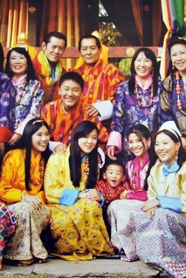 This Man’s Bizarre Simultaneous Marriage to Four Sisters — and How They Became Rival Co-Wives! + Photos