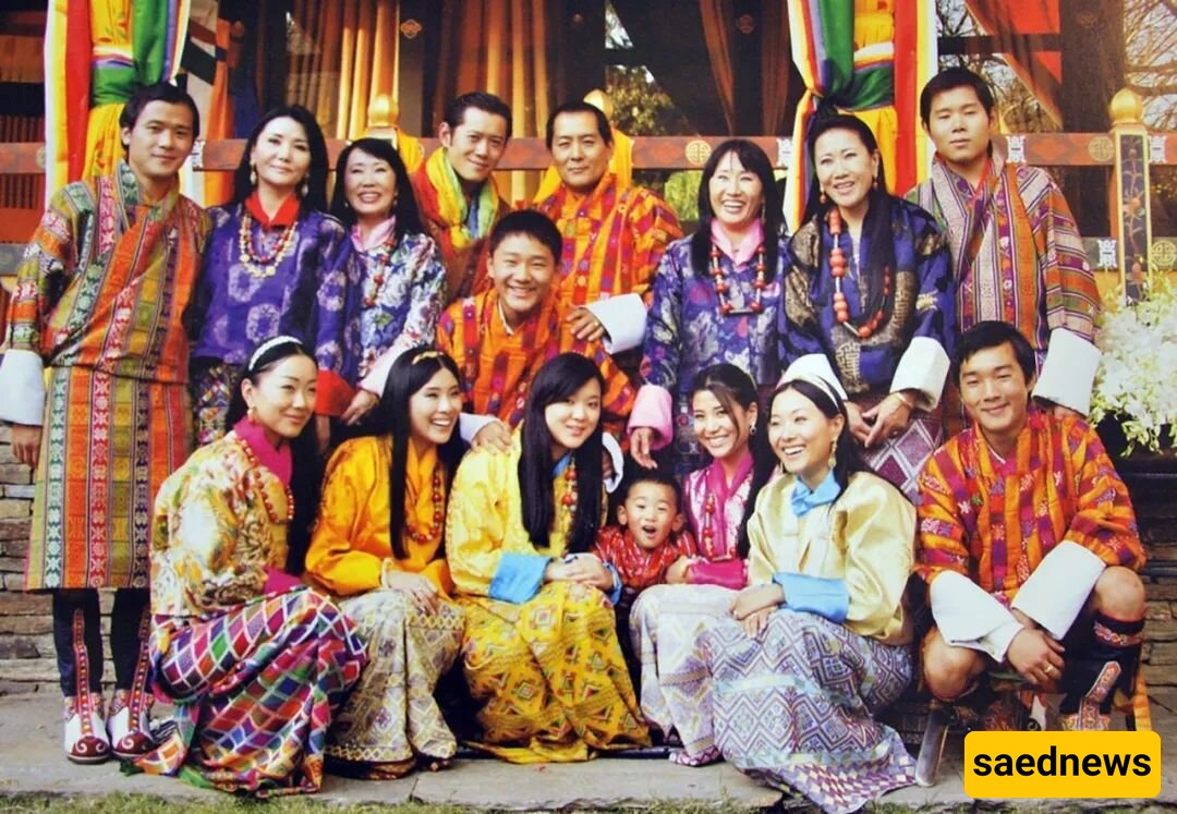 This Man’s Bizarre Simultaneous Marriage to Four Sisters — and How They Became Rival Co-Wives! + Photos