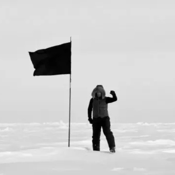 What is a Black flag in a Relationship, and How is it Different From a Red Flag?