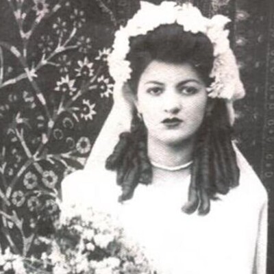 Historical Attractions | The Beautiful Qajar Girl and the Stranger Photographer – What a Striking Photo and Pose!