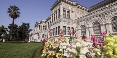 Where Is Dolmabahçe Palace in Istanbul? History, Visitor’s Guide & Photos