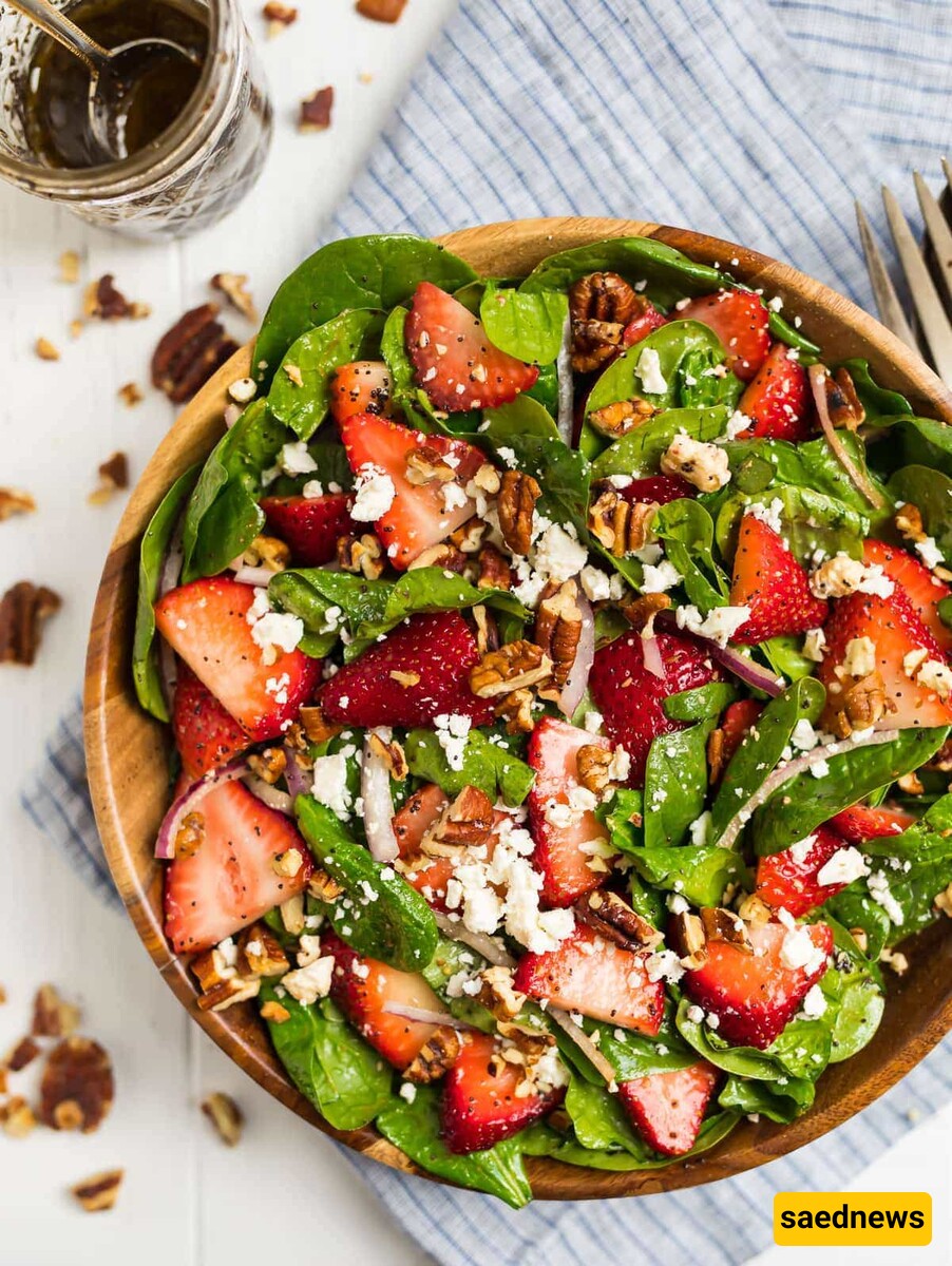 Spinach and Strawberry Salad