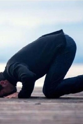 The Religious Ruling on Answering the Mobile Phone While Praying.