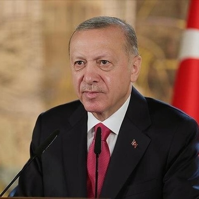 Previously Unseen Photo of Erdoğan at an Iftar Dinner with a Popular Turkish Transgender Singer