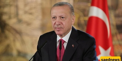 Previously Unseen Photo of Erdoğan at an Iftar Dinner with a Popular Turkish Transgender Singer