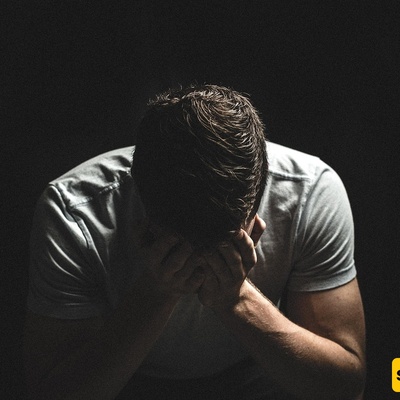 4 Involuntary Behaviors That Reveal Men's Heartbreak