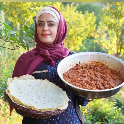 Rural Dishes / How to Prepare Mirza Ghasemi with Taftoon Bread in the Forest + Video