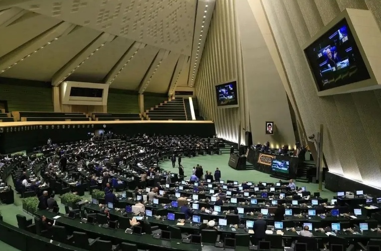 Iran’s Parliament Warns of Firm Response to Snapback Mechanism