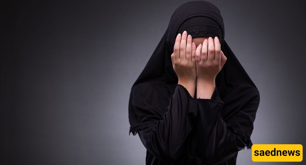 Smooth-Talking Man Tricks Female Traveler