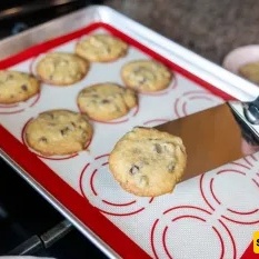 Silpat or Air Mat? A Guide to Choosing the Best Baking Surface for Pastries