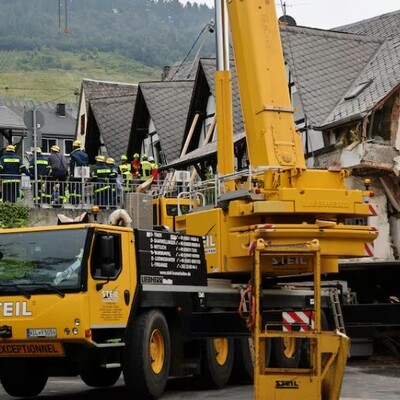 [VIDEO] German Hotel Partially Collapses, Killing 1, Tapping 8 Inside!