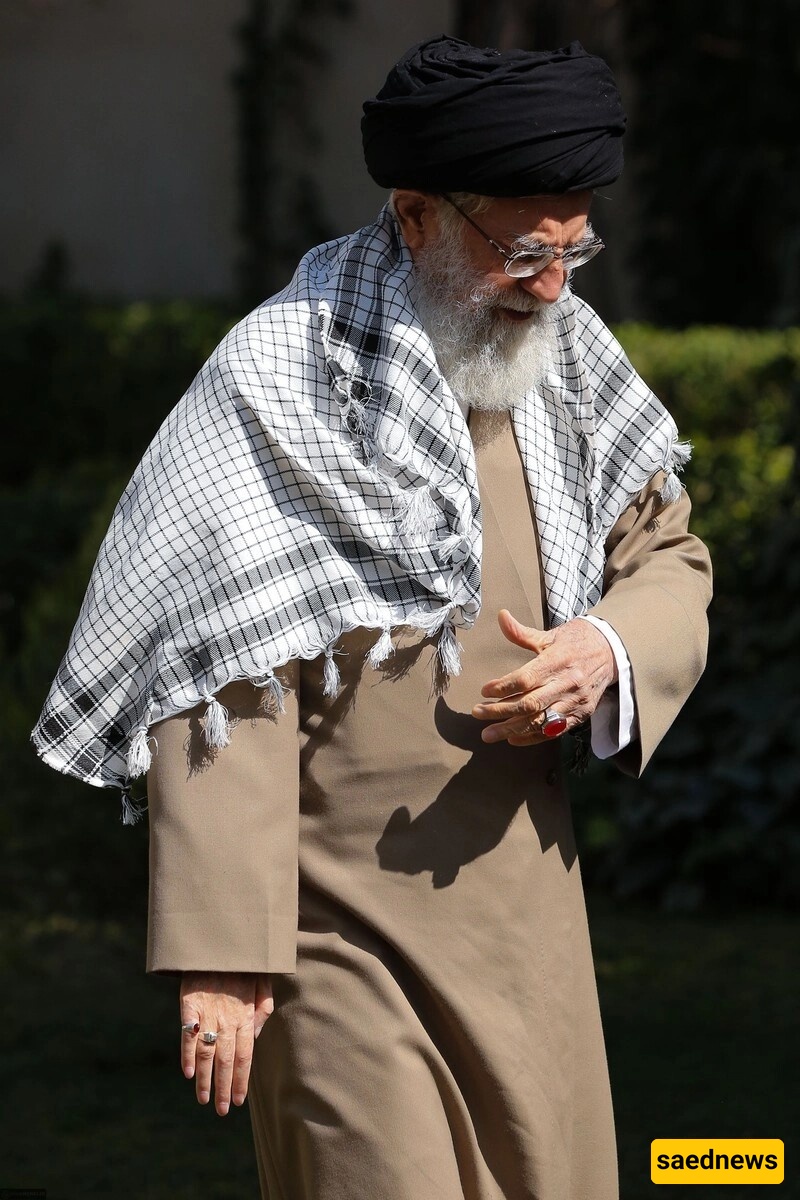 What Is the Story of the Keffiyeh That the Leader of Iran Always Wears? / Examining 4 Perspectives on the Leader’s Use of the Keffiyeh