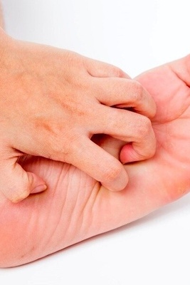 What Does Nighttime Foot Itching Indicate?