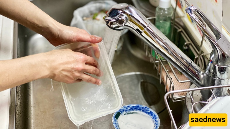 Plastic Containers 