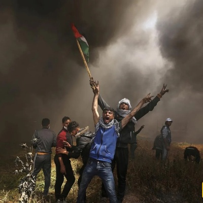 Palestinian Youth Block Israeli Settlers From Reaching Homes