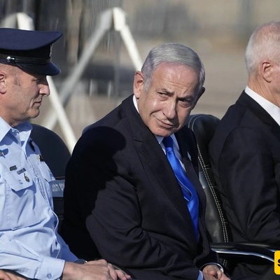 Benjamin Netanyahu at an Israeli Army Graduation Ceremony in 1976 (Photo)