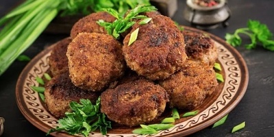How Famous Chefs Explain the Differences Between Shami Kebab, Cutlets, and Kuku