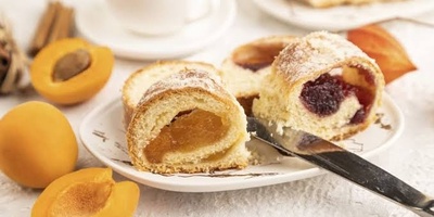 Apricot Swiss Roll with a Soft Texture and Fruity Aroma — A Perfect Treat for Parties and Family Afternoon Tea