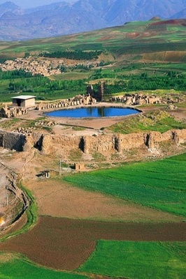 Step by Step with Workers Building Takht-e Soleyman – The Spiritual Capital of the Sassanid Kings! +Video